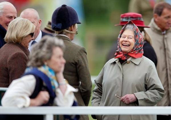 Khi Nữ hoàng ăn mặc bình thường thì nhiều người có thể không nhận ra bà. Ảnh: Getty Images. Khi Nữ hoàng ăn mặc bình thường thì nhiều người có thể không nhận ra bà. Ảnh: Getty Images.