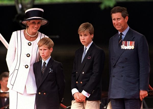 Công nương Diana từng nói rằng, William thì rất nhạy cảm còn Harry có tính nghệ sĩ. Ảnh: Terry Fincher/ Getty. Công nương Diana từng nói rằng, William thì rất nhạy cảm còn Harry có tính nghệ sĩ. Ảnh: Terry Fincher/ Getty.