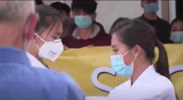 Các cô gái gốc Á đang tập võ để tự vệ. Ảnh: Yahoo.