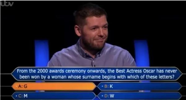 Thôi thì đoán bừa chứ biết làm sao! Ảnh: ITV. Thôi thì đoán bừa chứ biết làm sao! Ảnh: ITV.