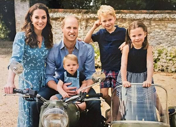 Ảnh Giáng sinh năm 2019 của nhà William - Kate bị rò rỉ trên mạng xã hội. Ảnh: Instagram.