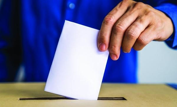 Khi biết sự thật đắng lòng, ứng viên ở Ấn Độ đã không kìm nén được mà òa khóc. Ảnh minh họa: Stevens Point. Khi biết sự thật đắng lòng, ứng viên ở Ấn Độ đã không kìm nén được mà òa khóc. Ảnh minh họa: Stevens Point.