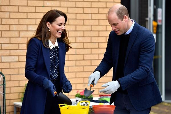 William - Kate trong lần xuất hiện chung mới nhất, khi họ đến thăm một trung tâm hỗ trợ thanh thiếu niên vào ngày 13/5. Ảnh: Jacob King/ AP/ Shutterstock. William - Kate trong lần xuất hiện chung mới nhất, khi họ đến thăm một trung tâm hỗ trợ thanh thiếu niên vào ngày 13/5. Ảnh: Jacob King/ AP/ Shutterstock.