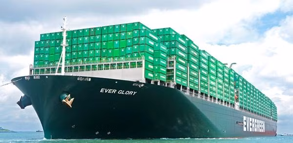 Một con tàu do Evergreen vận hành, tên là Ever Glory (Mãi Huy Hoàng). Ảnh: Green Iberica. Một con tàu do Evergreen vận hành, tên là Ever Glory (Mãi Huy Hoàng). Ảnh: Green Iberica.