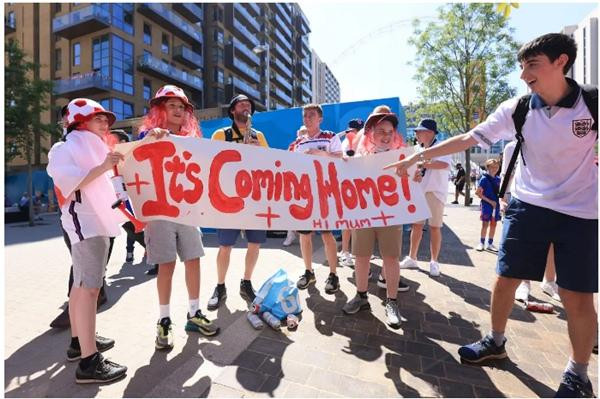 Người hâm mộ đội tuyển Anh đang rất lạc quan. Ảnh: Getty/ Marc Atkins. Người hâm mộ đội tuyển Anh đang rất lạc quan. Ảnh: Getty/ Marc Atkins.