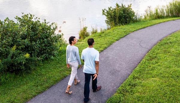 Một chặng đi bộ dài, mệt mỏi có thể khiến người ta thể hiện tính cách thật. Ảnh minh họa: Lake Junaluska.