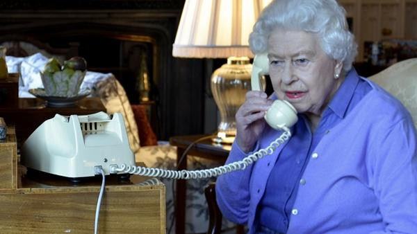 Không phải ai cũng có thể gọi điện thoại trực tiếp cho Nữ hoàng. Ảnh: Cung điện Kensington via Getty Images. Không phải ai cũng có thể gọi điện thoại trực tiếp cho Nữ hoàng. Ảnh: Cung điện Kensington via Getty Images.