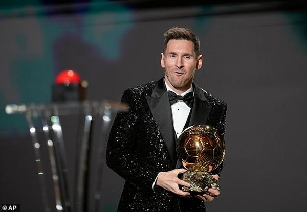 Messi giành Quả bóng vàng 2021. Ảnh: AP.