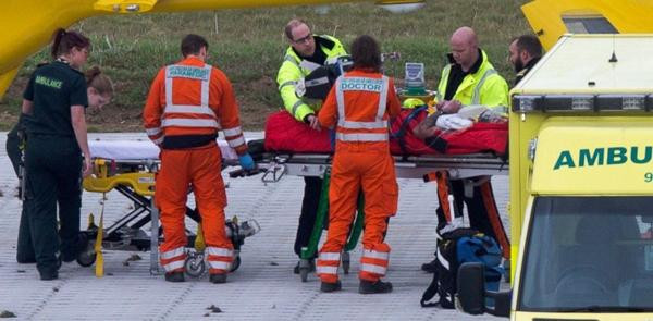 Hoàng tử William (giữa) trong một lần làm nhiệm vụ cứu hộ. Ảnh: ABC News. Hoàng tử William (giữa) trong một lần làm nhiệm vụ cứu hộ. Ảnh: ABC News.