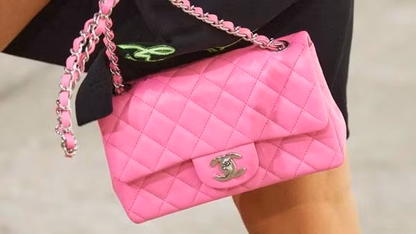 Chanel lại thua trong vụ kiện logo. Ảnh: Indulge.