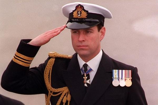 Vương tử Andrew năm 1997. Ảnh: Daily Mirror.