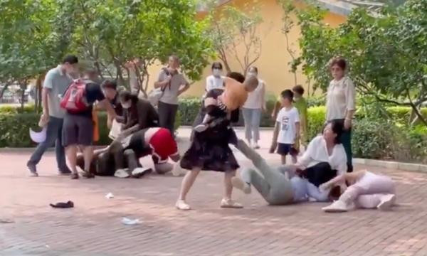 Vụ ẩu đả trong Công viên Hoang dã Bắc Kinh. Ảnh: Twitter. Vụ ẩu đả trong Công viên Hoang dã Bắc Kinh. Ảnh: Twitter.