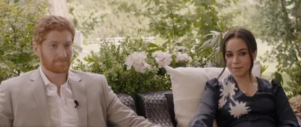 Cuộc phỏng vấn ồn ào cũng được đưa vào phim. (Ảnh chụp màn hình). Cuộc phỏng vấn ồn ào cũng được đưa vào phim. (Ảnh chụp màn hình).