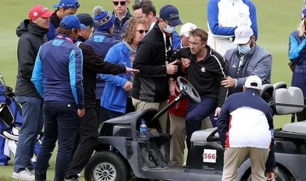 Tom được mọi người dìu lên xe. Ảnh: Getty. Tom được mọi người dìu lên xe. Ảnh: Getty.