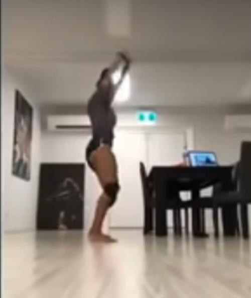 Hình ảnh Maino nhảy lắc hông bị cho là "không phù hợp". Ảnh: Lucy Maino. Hình ảnh Maino nhảy lắc hông bị cho là "không phù hợp". Ảnh: Lucy Maino.