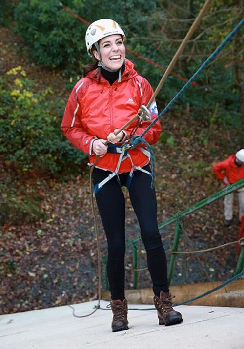 Kate tỏ ra bình tĩnh hơn William nhiều. Ảnh: Getty.