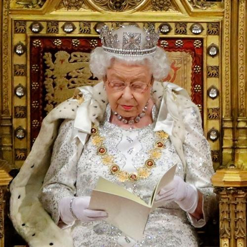 Nữ hoàng Elizabeth II trong một lần đọc diễn văn khai mạc kỳ họp của Quốc hội Anh. Ảnh: TOLGA AKMEN/ Getty Images. Nữ hoàng Elizabeth II trong một lần đọc diễn văn khai mạc kỳ họp của Quốc hội Anh. Ảnh: TOLGA AKMEN/ Getty Images.