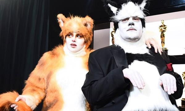 Một số học sinh ở một trường trung học tại Mỹ bỗng nhiên cứ hóa trang thành mèo. Ảnh minh họa: Matt Petit/ A.M.P.A.S./ Getty Images. Một số học sinh ở một trường trung học tại Mỹ bỗng nhiên cứ hóa trang thành mèo. Ảnh minh họa: Matt Petit/ A.M.P.A.S./ Getty Images.