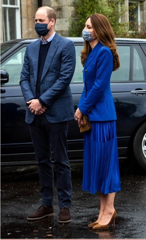 William - Kate đang ở Scotland. Ảnh: Hello. William - Kate đang ở Scotland. Ảnh: Hello.