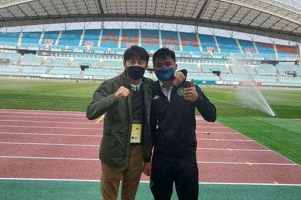 HLV Shin Tae-yong và Asnawi. Ảnh: Instagram.