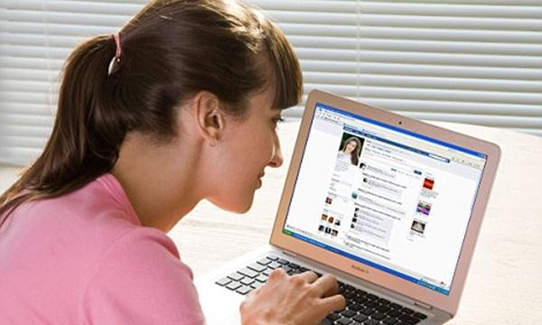 Facebook vừa công bố những nội dung được xem nhiều nhất trên nền tảng này. Ảnh minh họa: Mail Online.