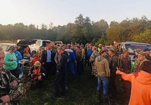 Khoảng 500 người đã tham gia tìm kiếm bé Lyuda. Ảnh: EAST2WEST NEWS.