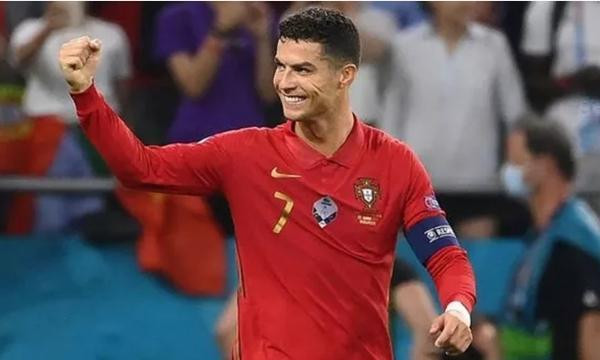 Và Ronaldo. Làm sao thiếu được Cristiano Ronaldo? Ảnh: Robert Michael/ Getty Images. Và Ronaldo. Làm sao thiếu được Cristiano Ronaldo? Ảnh: Robert Michael/ Getty Images.