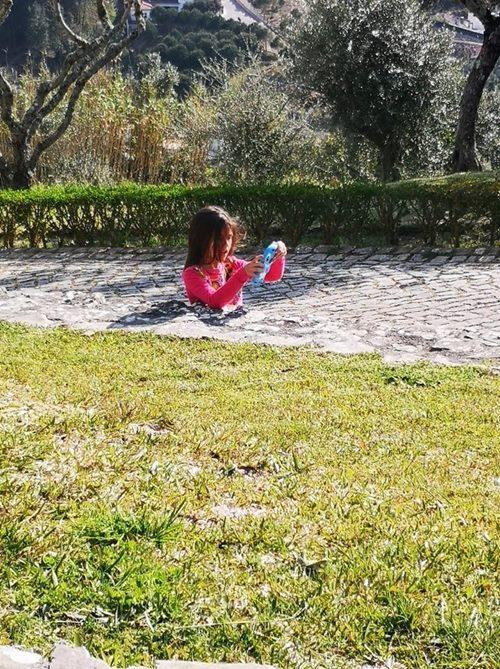 Ảnh cô bé khiến nhiều người gọi là "hại não". Ảnh: Tim Kietzmann.