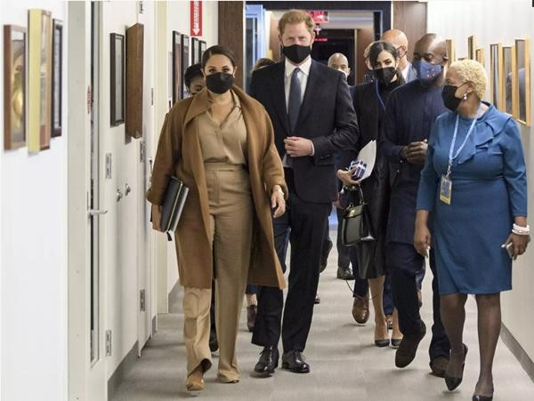 Meghan và Harry khi đến thăm Trụ sở Liên Hợp Quốc. Ảnh: Economic Times. Meghan và Harry khi đến thăm Trụ sở Liên Hợp Quốc. Ảnh: Economic Times.