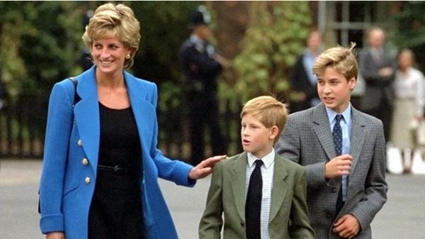 Công nương Diana và hai con trai. Ảnh: RTE. Công nương Diana và hai con trai. Ảnh: RTE.