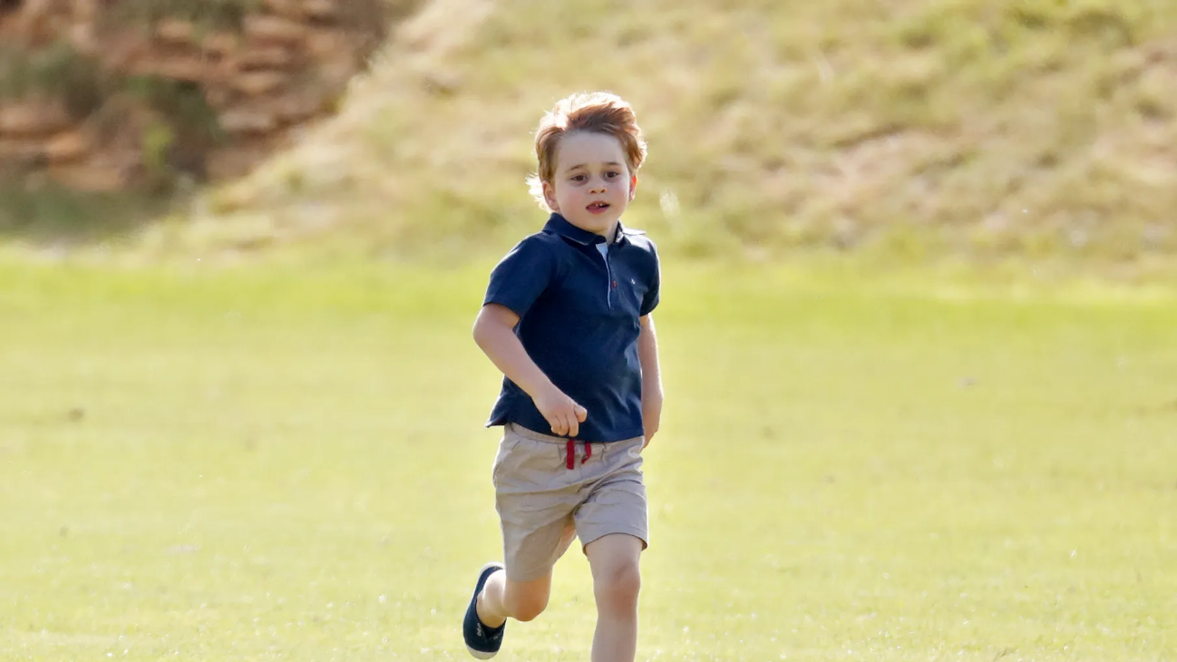 Còn nhỏ mà George đã được coi là một biểu tượng thời trang. Ảnh: Max Mumby/ Indigo/ Getty Images.