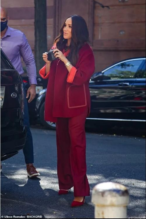 Meghan khi đến thăm một trường tiểu học. Ảnh: Ulices Ramales/ BackGrid. Meghan khi đến thăm một trường tiểu học. Ảnh: Ulices Ramales/ BackGrid.