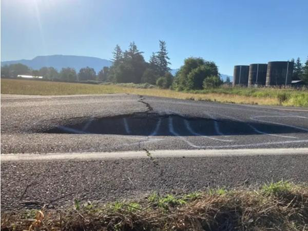 Trời nóng đến mức nhựa đường bị chảy ở Portland (Oregon, Mỹ). Ảnh: Twitter. Trời nóng đến mức nhựa đường bị chảy ở Portland (Oregon, Mỹ). Ảnh: Twitter.