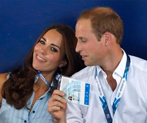 Kate và William đùa nhau trên khán đài khi đi xem thi đấu thể thao. Ảnh: Getty. Kate và William đùa nhau trên khán đài khi đi xem thi đấu thể thao. Ảnh: Getty.