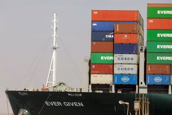 Tàu Ever Given đang chở những loại hàng hóa gì? Ảnh: Reuters. Tàu Ever Given đang chở những loại hàng hóa gì? Ảnh: Reuters.