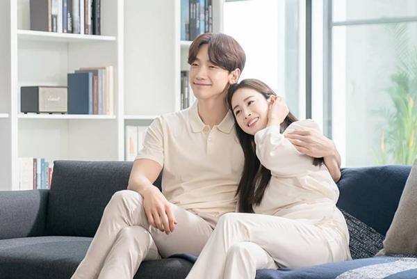 Vợ chồng Bi (Rain) - Kim Tae Hee luôn rất thoải mái khi ở bên nhau. Ảnh: YouTube. Vợ chồng Bi (Rain) - Kim Tae Hee luôn rất thoải mái khi ở bên nhau. Ảnh: YouTube.