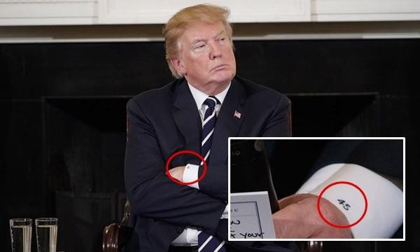 Ông Trump coi con số 45 là biểu tượng của mình, ông từng mặc áo sơ mi có số 45 ở tay áo. Ảnh: Getty Images. Ông Trump coi con số 45 là biểu tượng của mình, ông từng mặc áo sơ mi có số 45 ở tay áo. Ảnh: Getty Images.