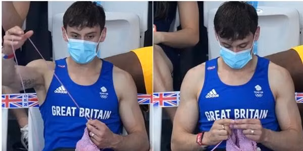 Tom Daley đan len trên khán đài. Ảnh: Joe Giddens/ PA Images/ Getty Images. Tom Daley đan len trên khán đài. Ảnh: Joe Giddens/ PA Images/ Getty Images.