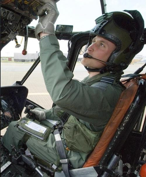 William thì không xa lạ gì với việc lái máy bay. Ảnh: PA. William thì không xa lạ gì với việc lái máy bay. Ảnh: PA.