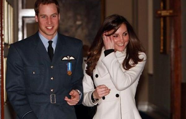 Kate đến dự lễ tốt nghiệp Lực lượng Không quân Hoàng gia Anh của William, lúc này William vẫn chưa hề thể hiện ý định kết hôn. Ảnh: Anwar Hussein/ ROTA. Kate đến dự lễ tốt nghiệp Lực lượng Không quân Hoàng gia Anh của William, lúc này William vẫn chưa hề thể hiện ý định kết hôn. Ảnh: Anwar Hussein/ ROTA.