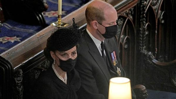 William - Kate khi ngồi trong nhà nguyện, dự tang lễ Hoàng thân Philip. Ảnh: Yui Mok/ Pool/ AP. William - Kate khi ngồi trong nhà nguyện, dự tang lễ Hoàng thân Philip. Ảnh: Yui Mok/ Pool/ AP.