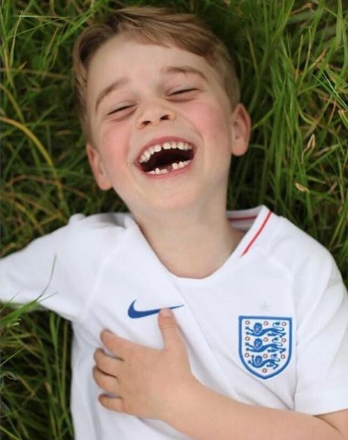 George trong ảnh sinh nhật 6 tuổi. Ảnh: Kate Middleton. George trong ảnh sinh nhật 6 tuổi. Ảnh: Kate Middleton.