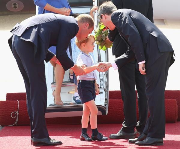 William - Kate cho con đi cùng trong chuyến thăm Ba Lan. Ảnh: Chris Jackson/ Getty Images Europe. William - Kate cho con đi cùng trong chuyến thăm Ba Lan. Ảnh: Chris Jackson/ Getty Images Europe.