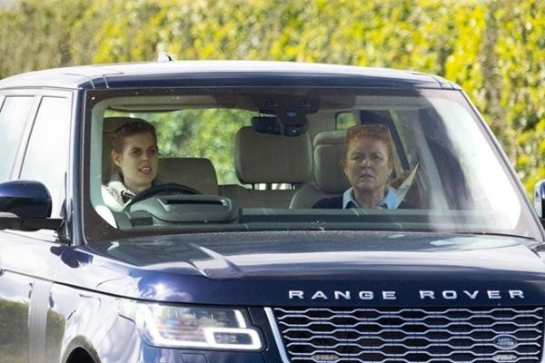 Fergie và con gái lớn - Công chúa Beatrice. Ảnh: Austral Scope. Fergie và con gái lớn - Công chúa Beatrice. Ảnh: Austral Scope.