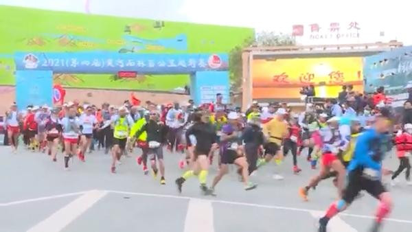 Giải chạy marathon này có nhiều người tham gia, nhưng không may gặp thời tiết khắc nghiệt bất thường. Ảnh: CNN. Giải chạy marathon này có nhiều người tham gia, nhưng không may gặp thời tiết khắc nghiệt bất thường. Ảnh: CNN.