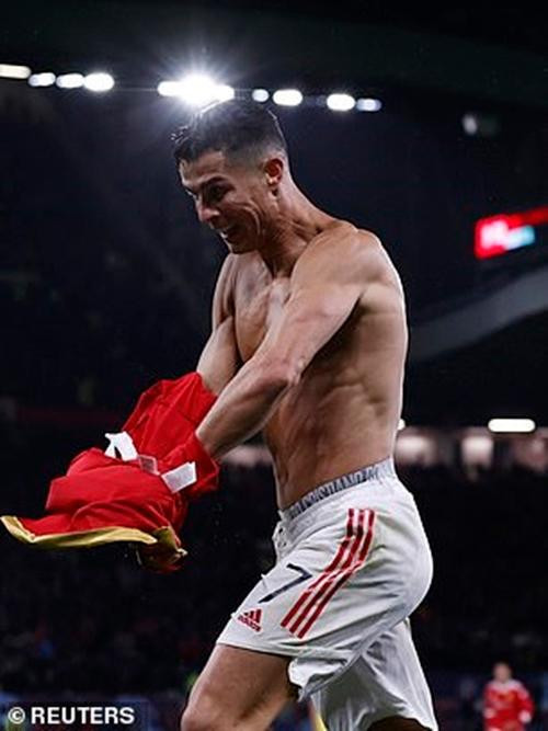 Ronaldo lại là người hùng của M.U. Ảnh: Reuters. Ronaldo lại là người hùng của M.U. Ảnh: Reuters.