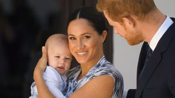 Harry - Meghan đã định nêu đích danh thành viên Hoàng gia thắc mắc về màu da con trai họ? Ảnh: Getty Images.