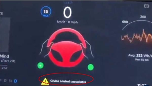 "Kiểm soát hành trình không khả dụng", rất tiếc. Ảnh: Tuhm**/ Twitter.