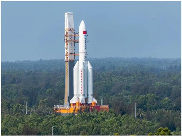 Một tên lửa Long March-5B Y2 ở bệ phóng. Ảnh: Visual China Group/ Getty Images. Một tên lửa Long March-5B Y2 ở bệ phóng. Ảnh: Visual China Group/ Getty Images.