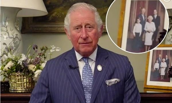 Trong một số video gần đây, Thái tử Charles chỉ bày ảnh chụp Nữ hoàng cùng những người kế vị. Ảnh: Clarence House. Trong một số video gần đây, Thái tử Charles chỉ bày ảnh chụp Nữ hoàng cùng những người kế vị. Ảnh: Clarence House.